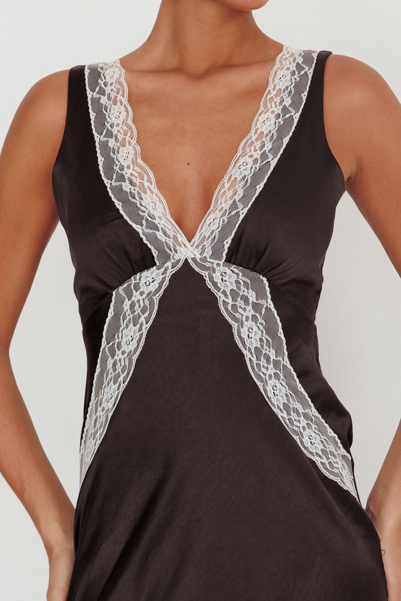 Ivonne Contrast Lace V-Neck Maxi Dress Black